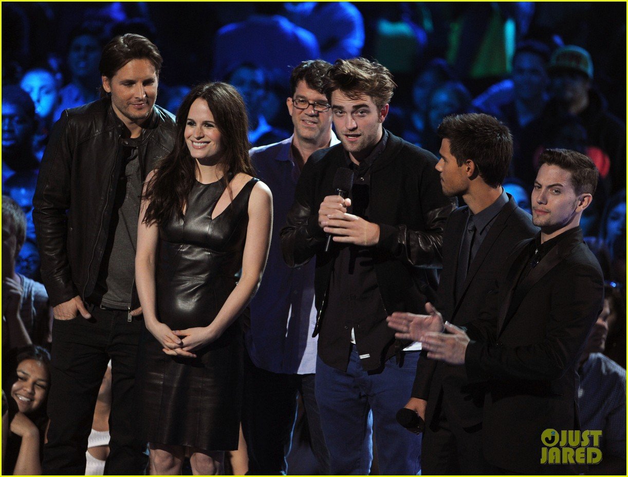 robert pattinson taylor lautner twilight at mtv vmas 01