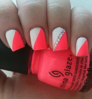 Art Nails: Branco + Coral + Strass