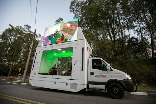 Caminhão itinerante circula pelas ruas de São Paulo levando música e mensagens positivas - imagem 2