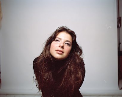 Novo clipe de Julia Mestre mostra seus dias na quarentena e marca o início de uma nova etapa na vida da - imagem 2