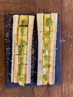 Aprenda a preparar a "Pupunha Assada com Pesto de Manjericão", receita do novo menu da Pousada do Sandi