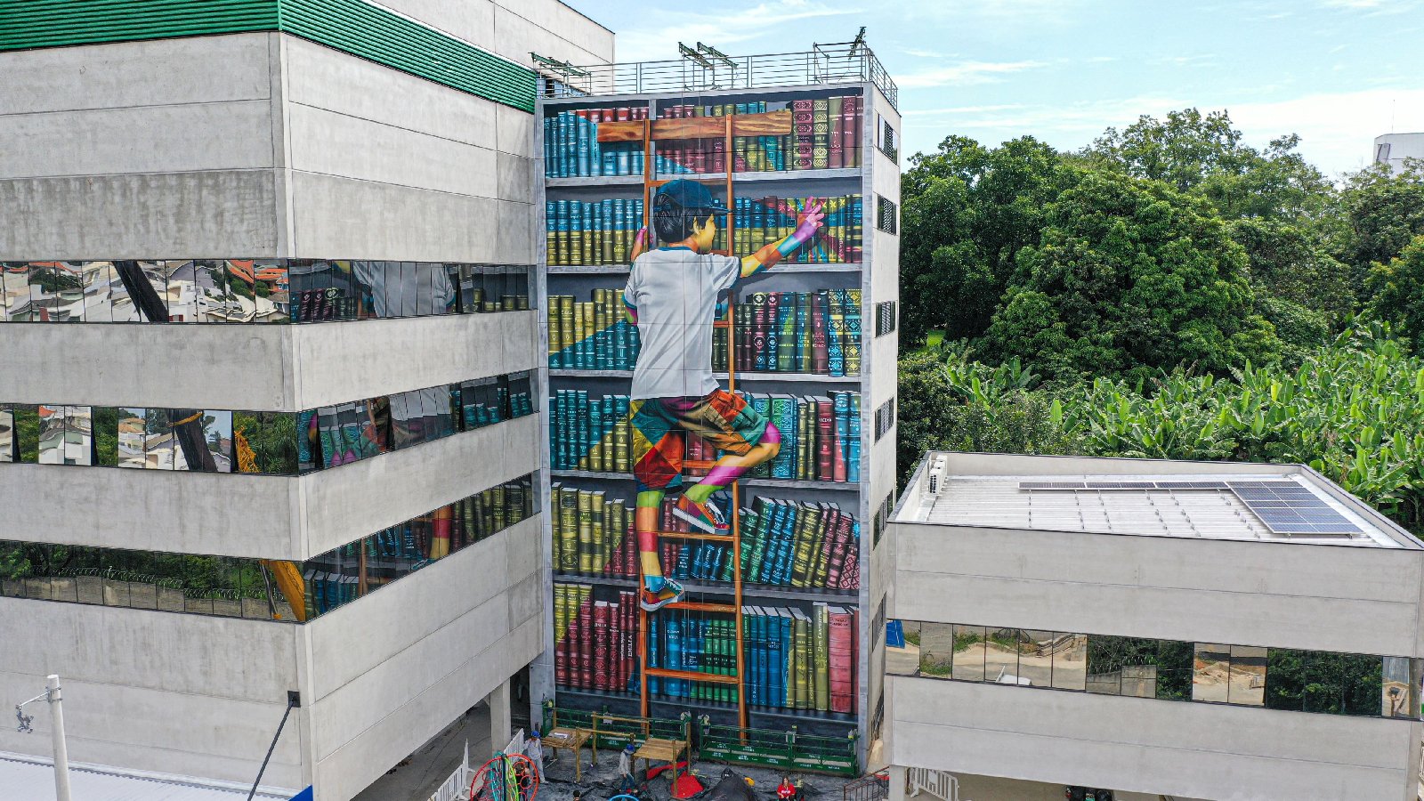 Eduardo Kobra destaca a importância dos livros em mural na cidade de Sorocaba - Novo release