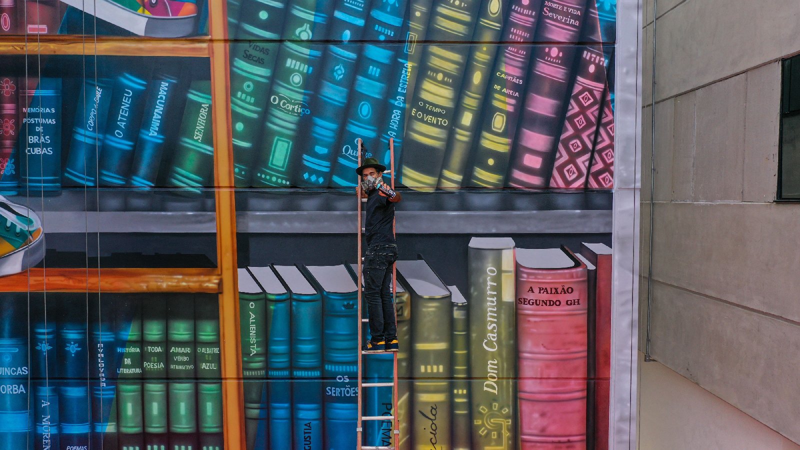 Eduardo Kobra destaca a importância dos livros em mural na cidade de Sorocaba - Novo release - imagem 2