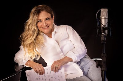 Recuperada do Covid, médica cantora retoma lives com música e entrevistas com profissionais da saúde