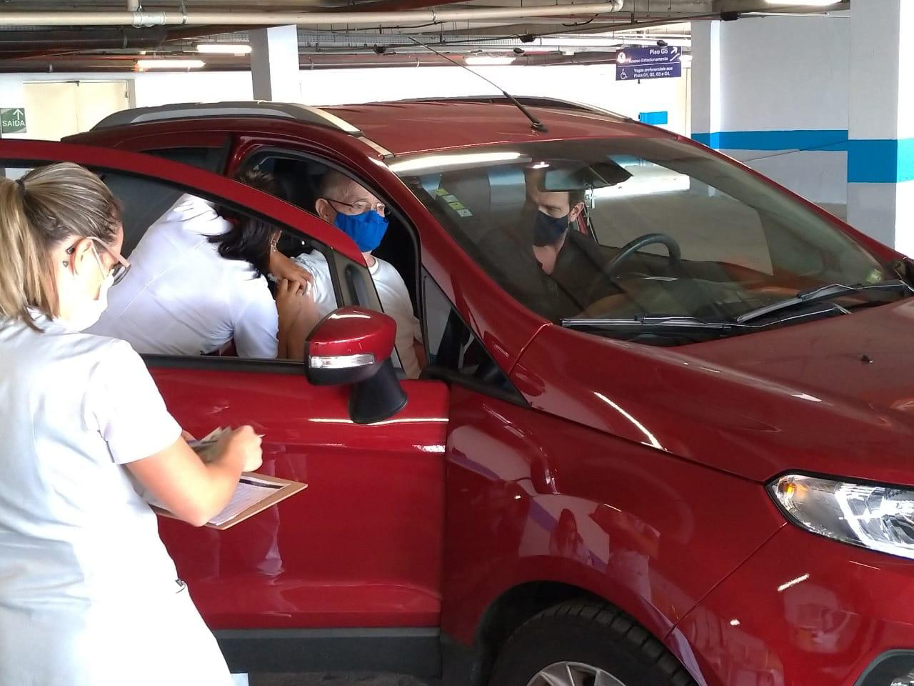 Shopping Penha vacina idosos acima de 80 anos e profissionais da saúde com mais de 55 anos