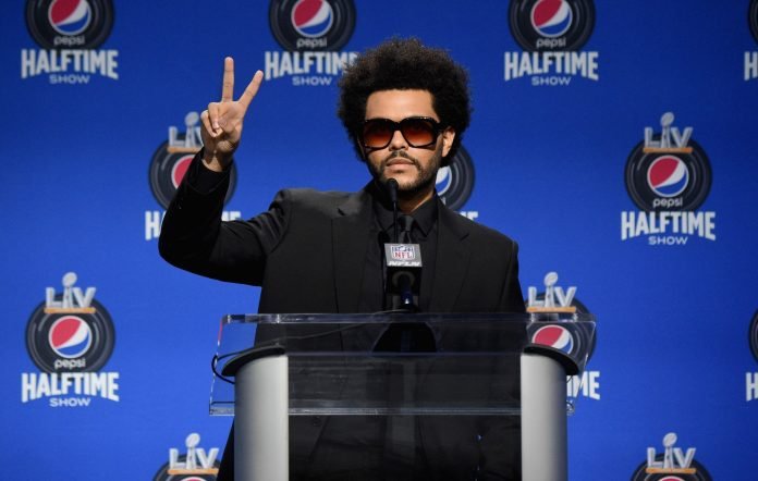 Super Bowl LV: Confira como foi a apresentação do The Weeknd no halftime show