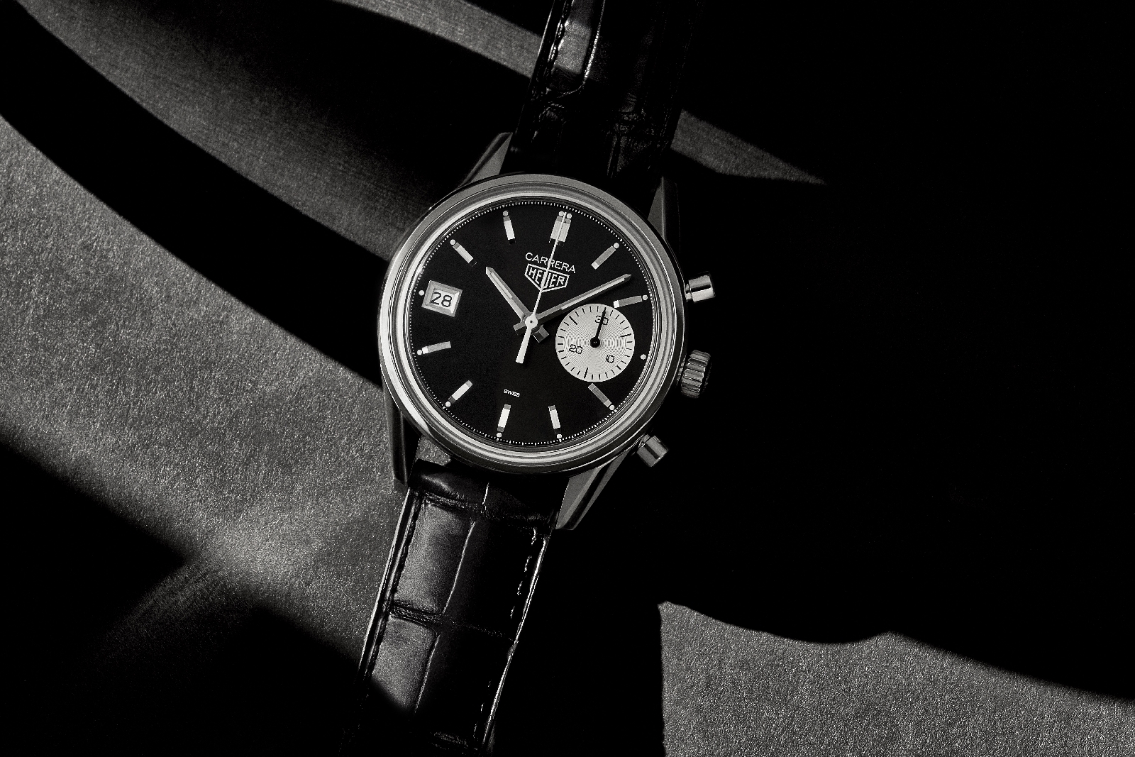 TAG Heuer Apresenta: TAG Heuer Carrera 'Dato 45' HODINKEE Limited Edition