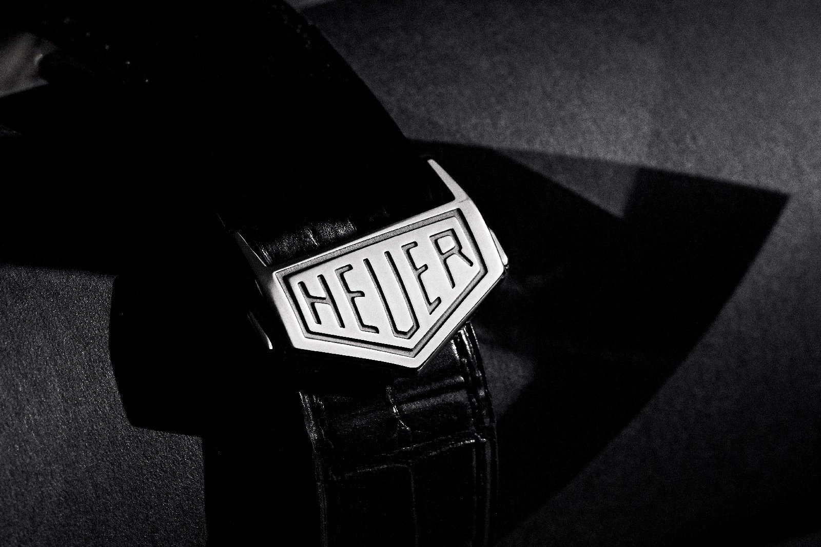 TAG Heuer Apresenta: TAG Heuer Carrera 'Dato 45' HODINKEE Limited Edition - imagem 4