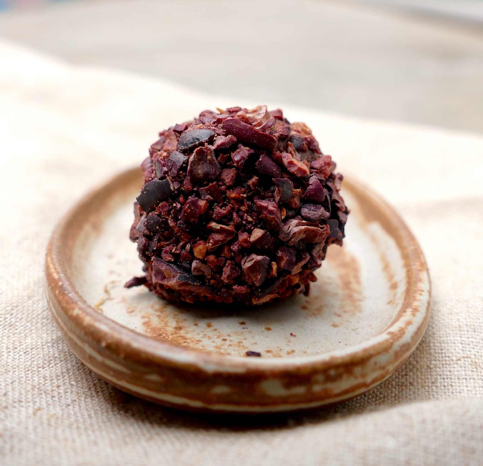 Brigadeiro de Chocolate do cardápio plant-based da Cake By Yu