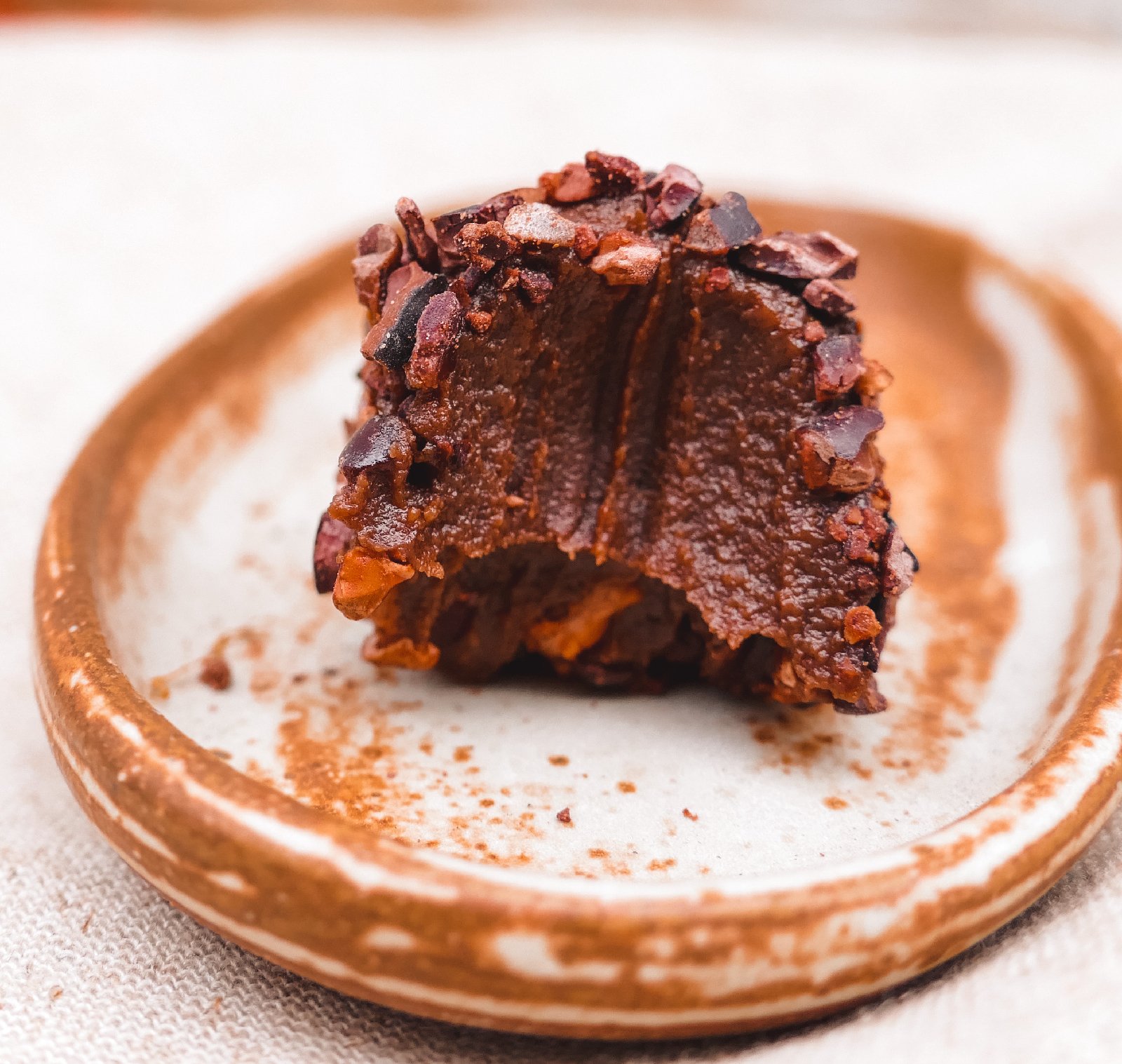 Brigadeiro de Chocolate do cardápio plant-based da Cake By Yu - imagem 2