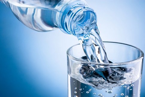 Consumo de água ajuda no combate a infecções como gripes e até mesmo a Covid-19