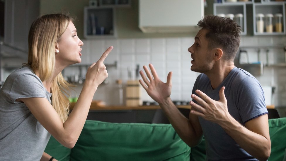 Dormindo Com a Inimiga - Mulheres Tóxicas e Abusivas - Ela Pode Estar Ao Seu Lado