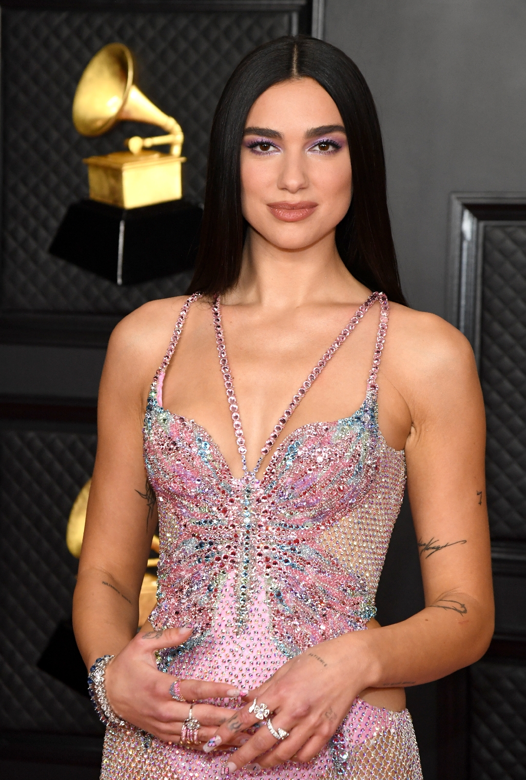 Estrelas brilham usando joias da BVLGARI durante o 63º Grammy Awards