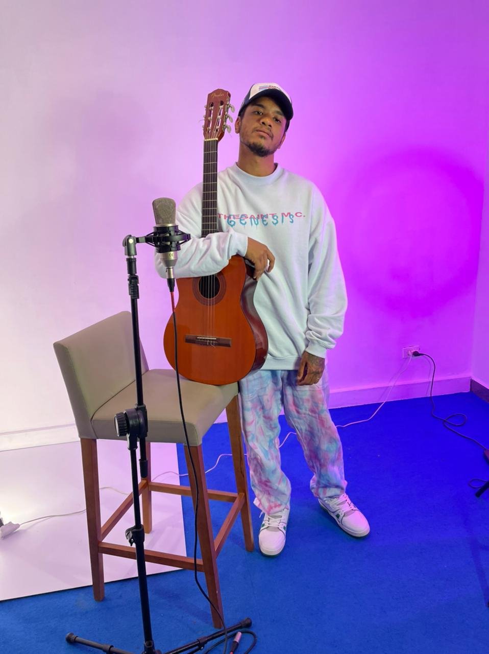 Luan grava versão acústica de Hipnose exclusiva para o canal do Festival Teen TV
