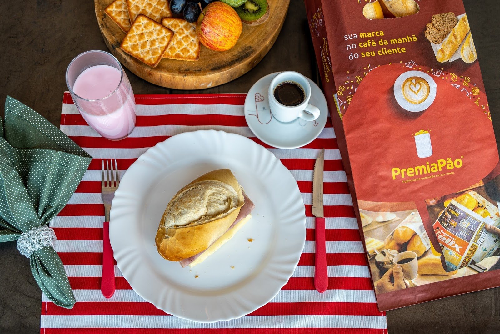 Publicidade em sacos de pão é alternativa de divulgação em meio a crise
