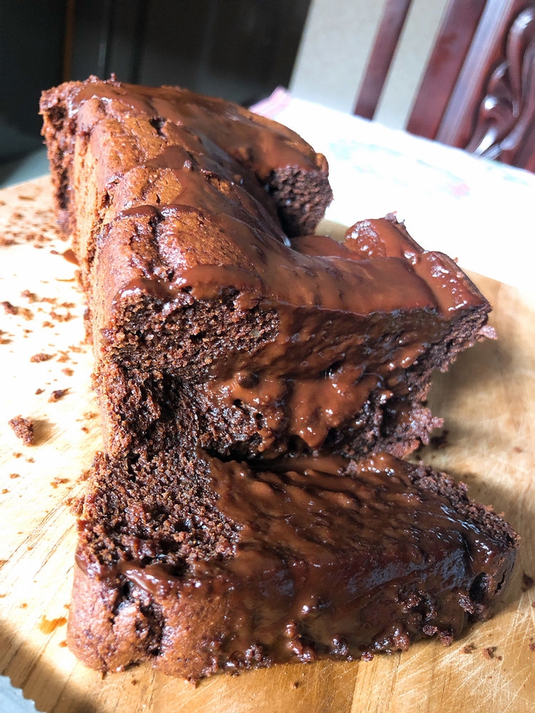 Bolo de chocolate sem glúten promete arrancar elogios para a sobremesa da Páscoa