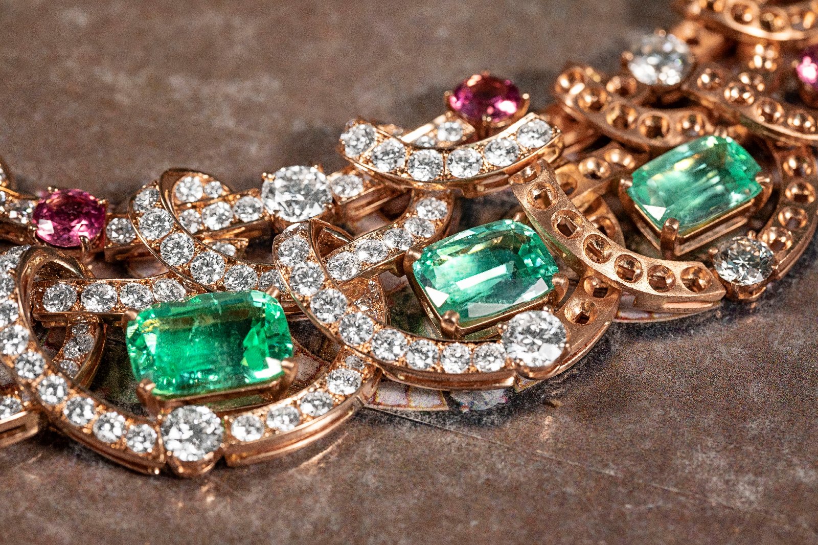 BVLGARI APRESENTA: COLOUR JOURNEYSA TURMALINA PARAÍBA - imagem 4