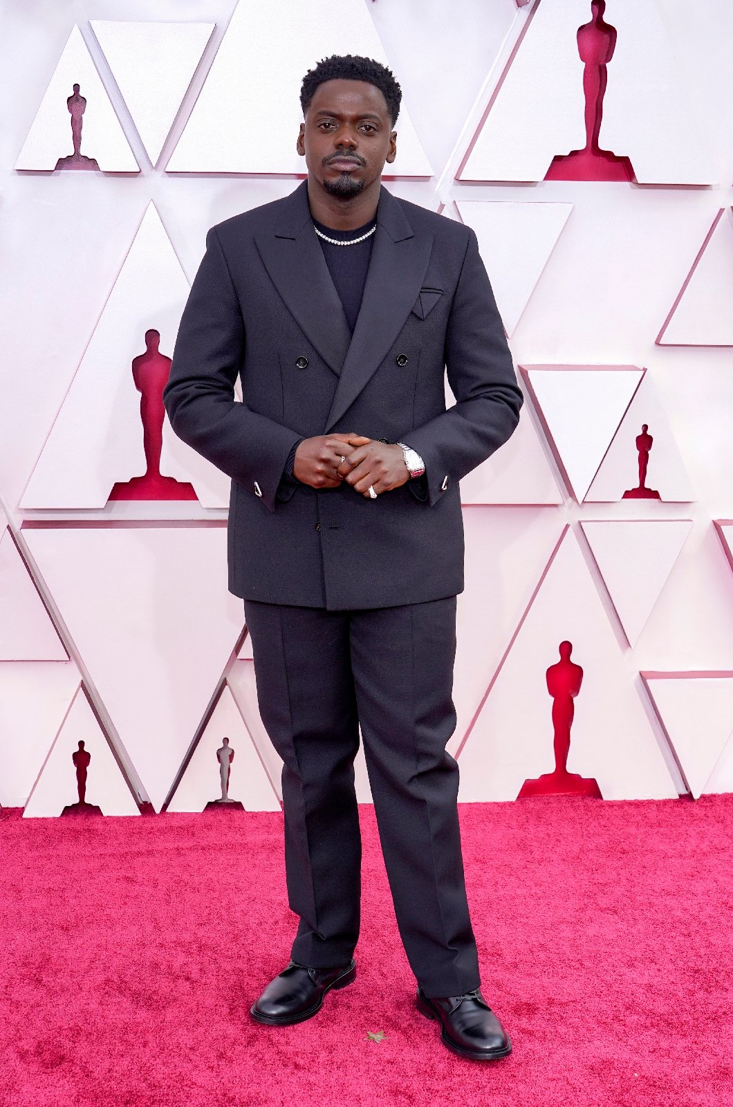 Daniel Kaluuya veste Bottega Veneta para 93ª edição do Oscar