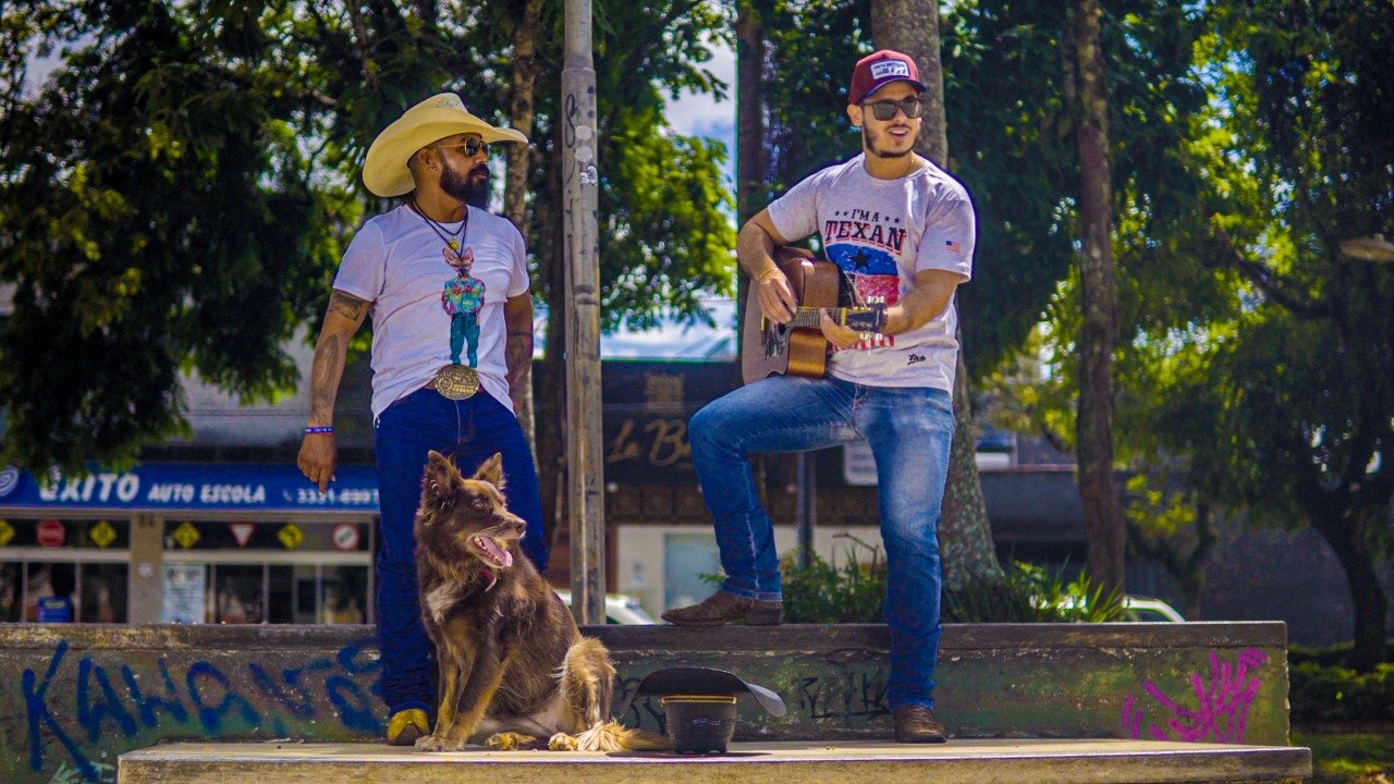 Dupla Carvalho e Balduíno lança "Nem show a gente têm"