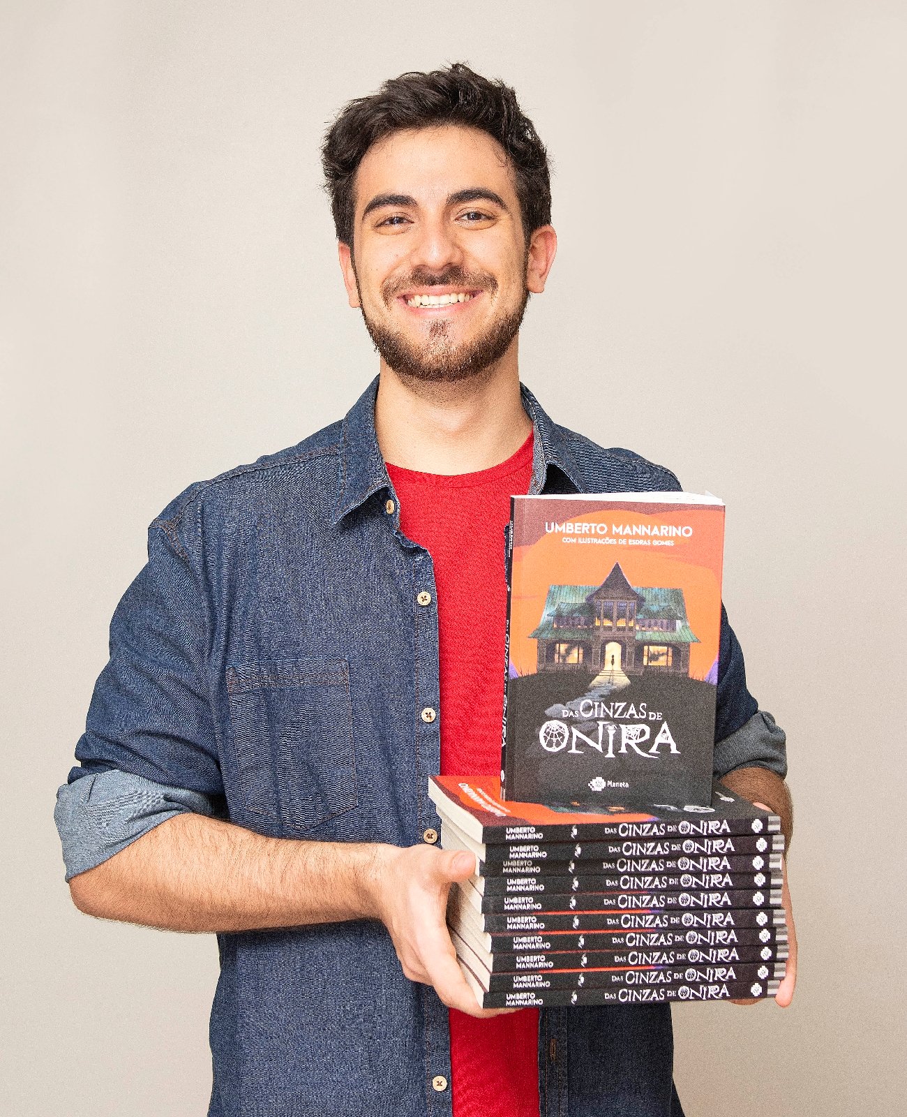 Jovem escritor cita próprio livro em Redação do ENEM e tira 980