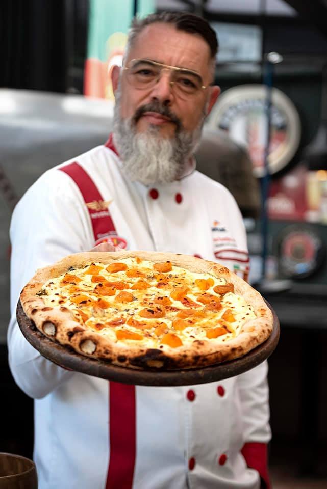 Pizza de Damasco com Gorgonzola é sugestão do Chef Gino Contin para um jantar exótico