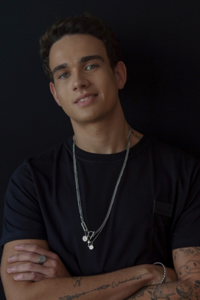 Rafa Almeida, filho de Solange, lança seu primeiro single "Sotaque"