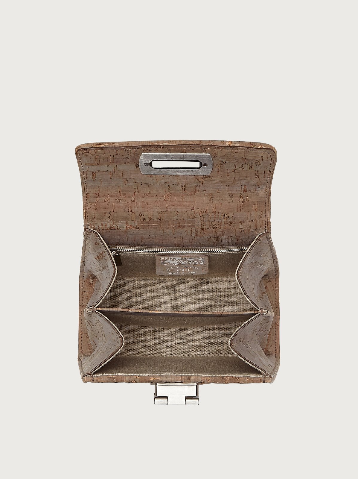 Salvatore FerragamoBolsa Earth Top Handle: um hino ao Planeta Terra - imagem 3