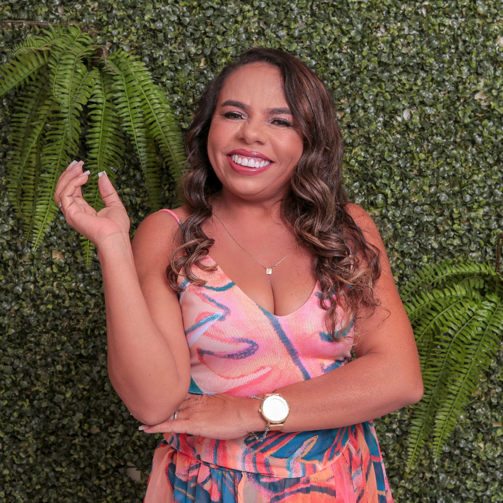 Ariete, mãe do influencer Yarley, realiza sonhos com série de transformações no visual