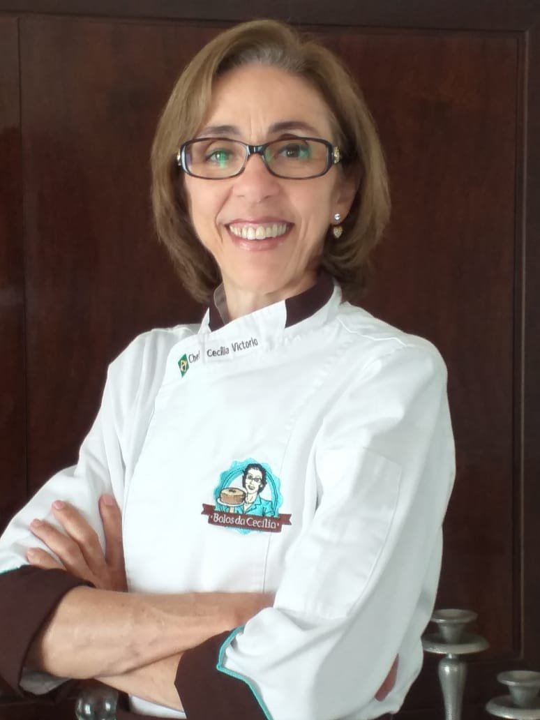 Chef Cecília Victorio ensina a preparar bolos com chocolate em três versões