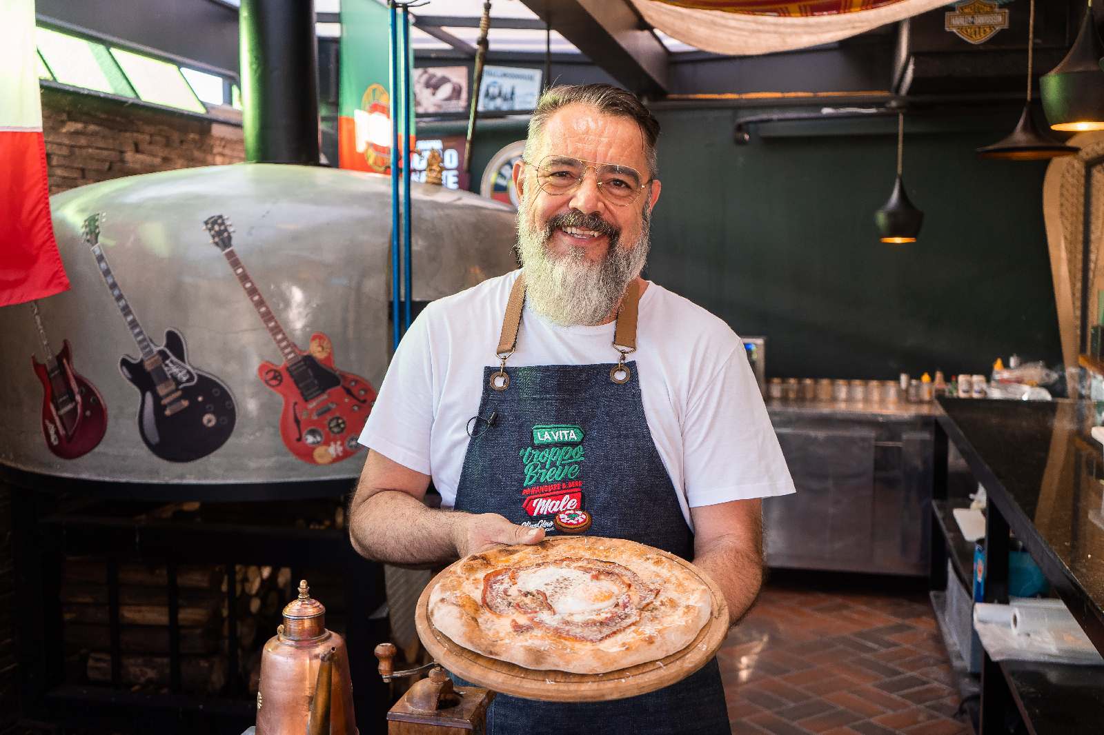 Chef Gino Contin ensina a preparar a verdadeira Pizza Carbonara
