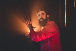 Dentro do reality No Limite, Kaysar lança música inédita “Não Quer Parar” estreia hoje com clipe