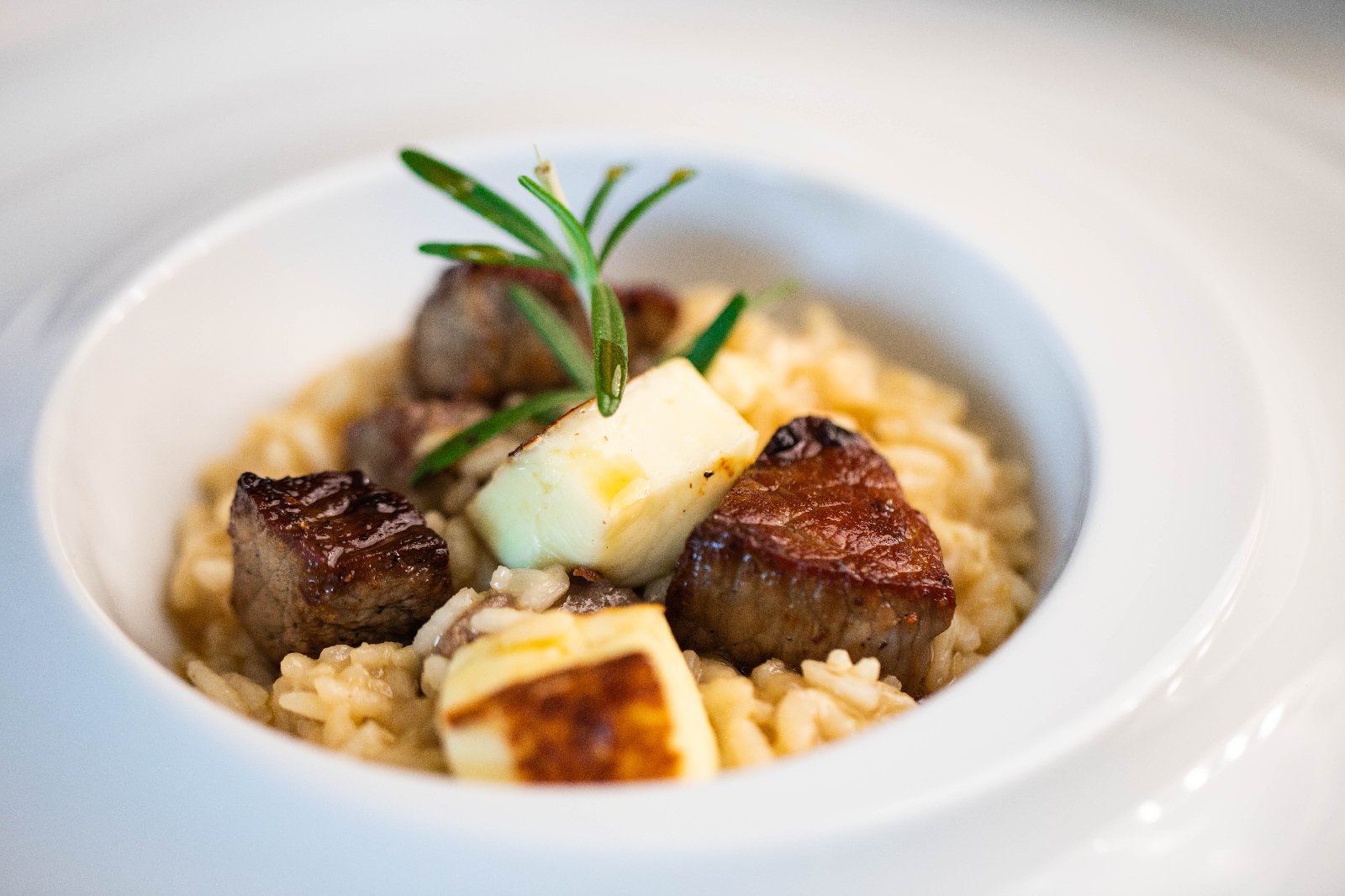 Maranguape Laticínios e o chef Patrick Alex ensinam receita de risoto de carne do sol com queijo coalho