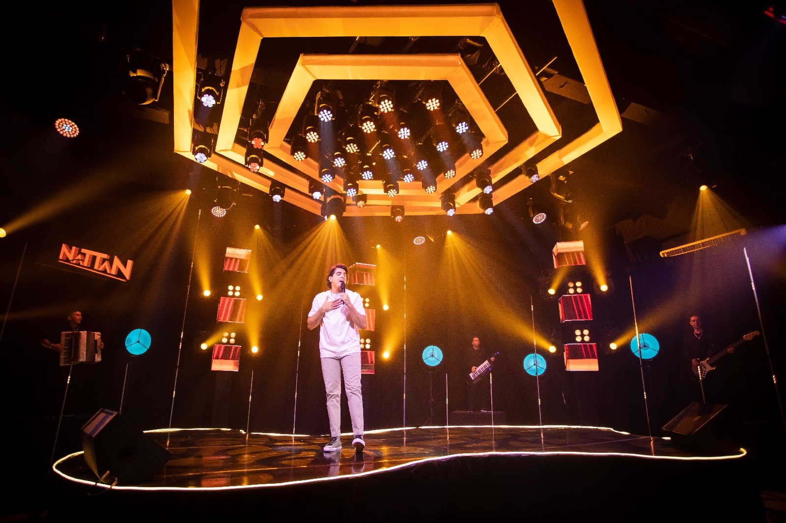 Nattan lança o clipe do primeiro DVD da carreira com o hit 'Morena'