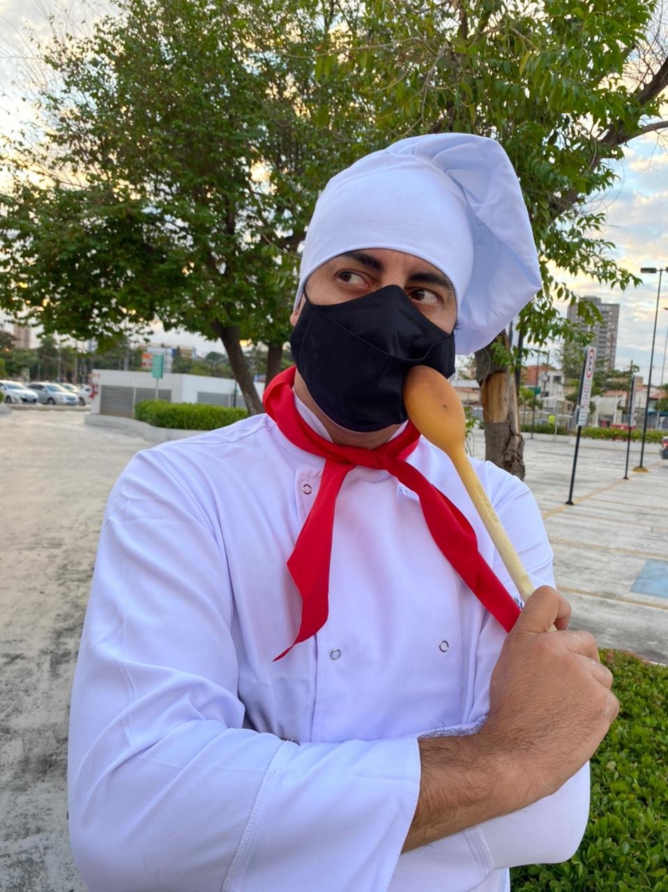 O CHEF DE COZINHA MAIS DIVERTIDO DE SOROCABA, APRESENTA RECEITAS PARA TODOS OS GOSTOS NAS REDES SOCIAIS DO