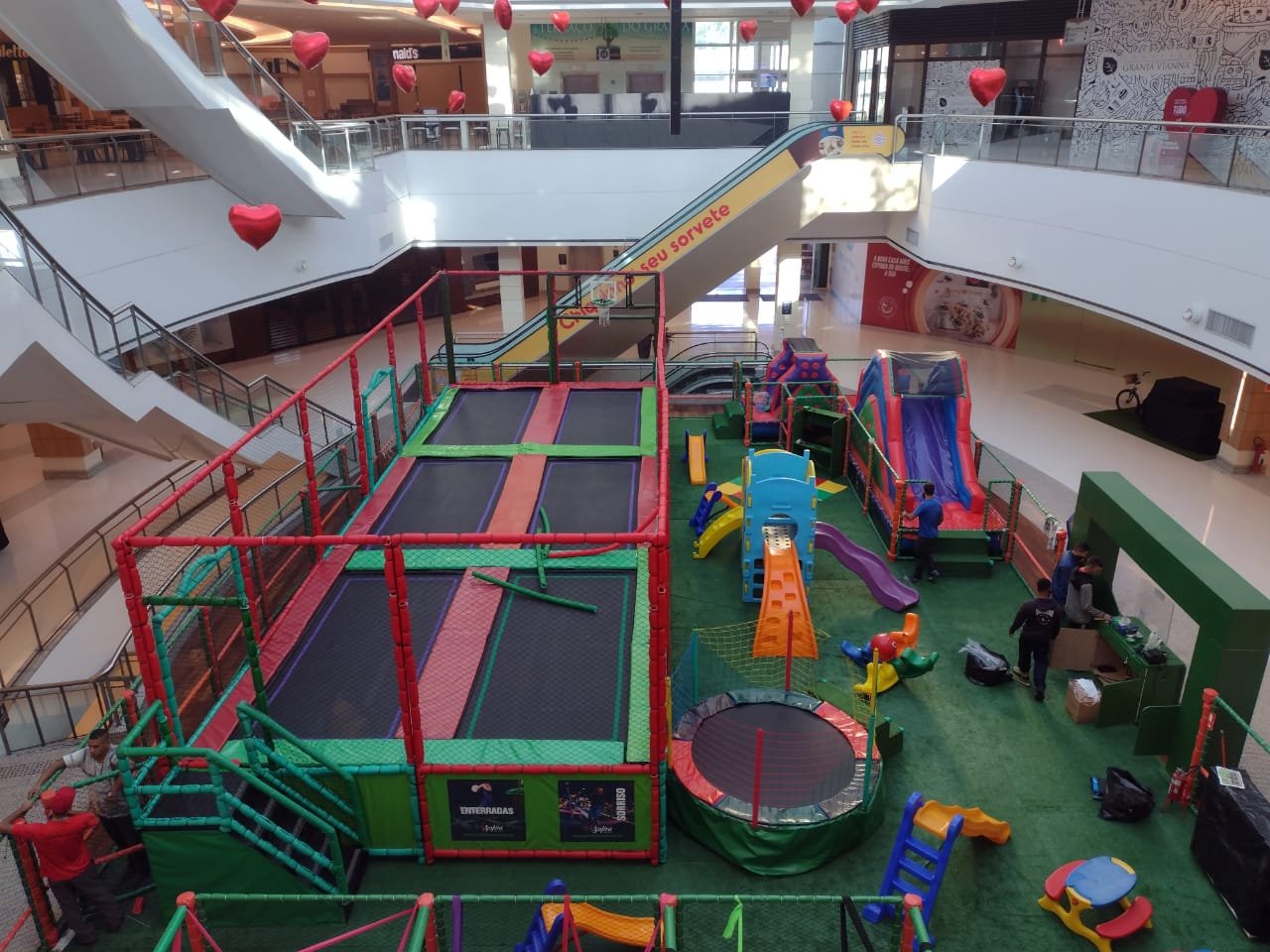 SHOPPING GRANJA VIANNA GARANTE A DIVERSÃO DAS FAMÍILIAS COM O TRAMPOLIM PARQUE