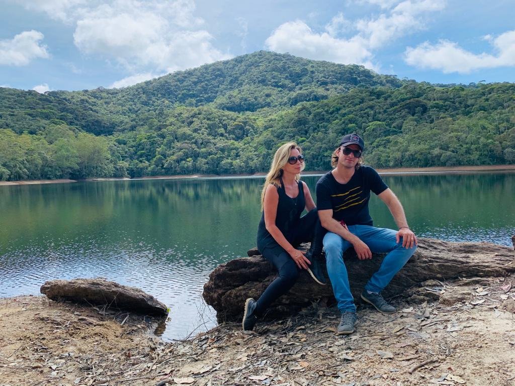 Casais que trabalham juntos