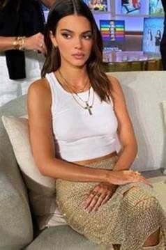 Kendall Jenner usa o colar da coleção B.Zero1 da Bvlgari para encontro de KUWTK - imagem 2