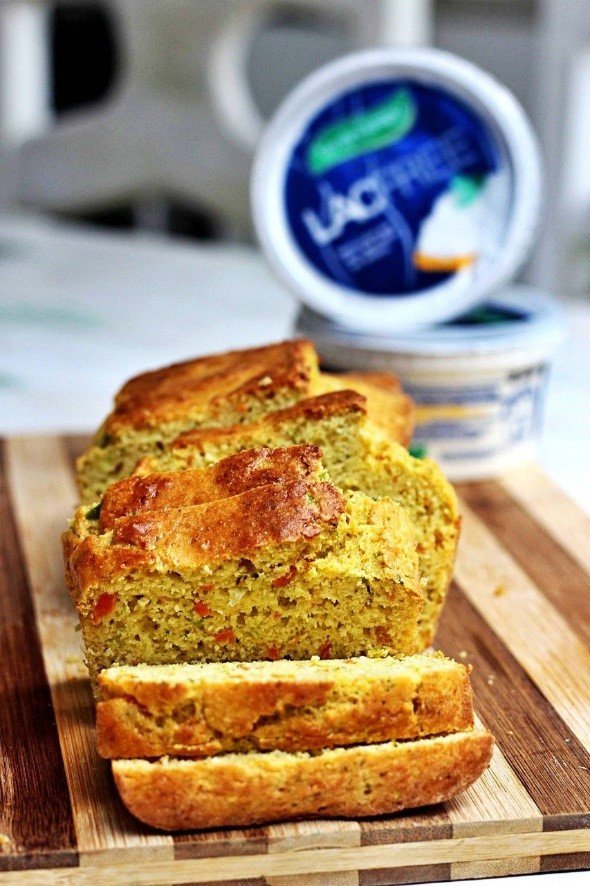 Que tal um pãozinho fitness? Veja abaixo uma receita com brócolis, cenoura e cottage