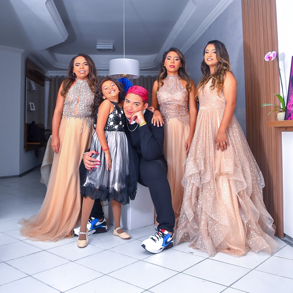 Trava na Beleza: Yarley Ara ganha aniversário temático e homenagem de família