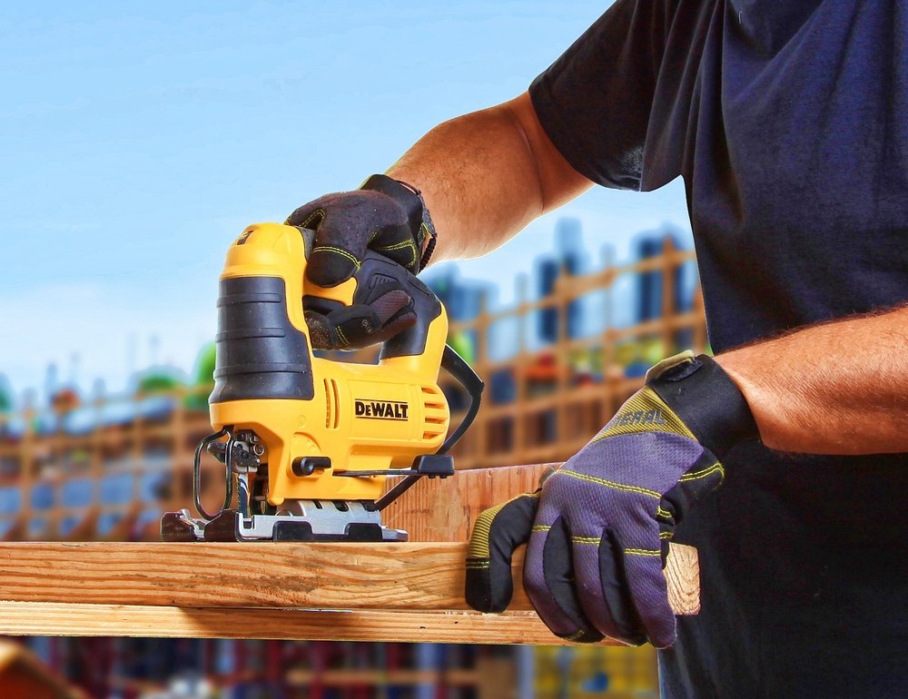 DEWALT é a marca de ferramentas parceira do programa Te Devo Essa