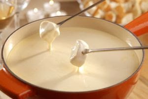Inverno: Tirolez ensina como fazer o tradicional fondue suíço