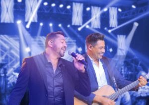 Júlio César & Aldair lançam o DVD "Ao Vivo na Estrada"