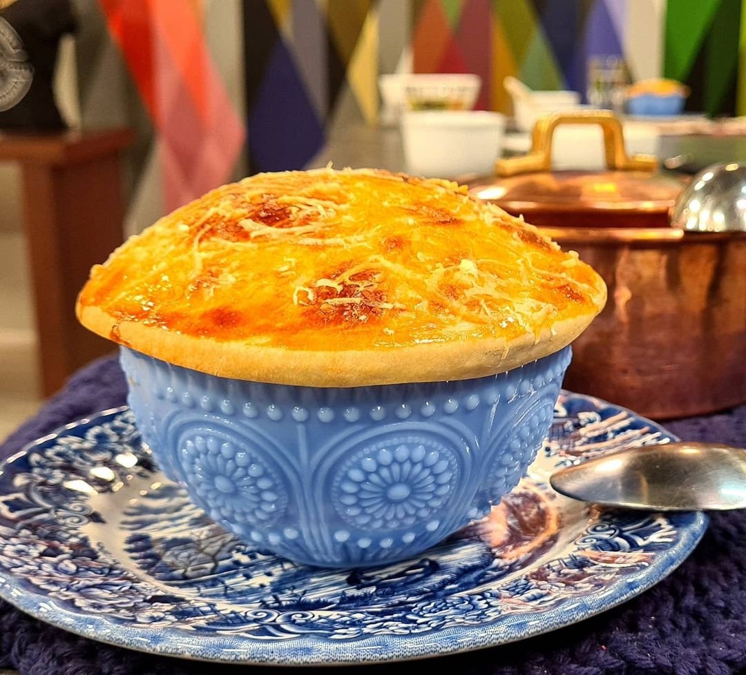 Sopa que sai do forno com uma casquinha saborosa? Temos!!