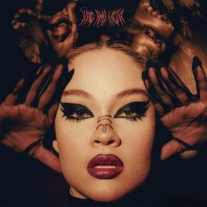 Com videoclipe "brutalmente feminino", Jade Baraldo dá início à nova era de sua carreira em "Não Ama Nada"