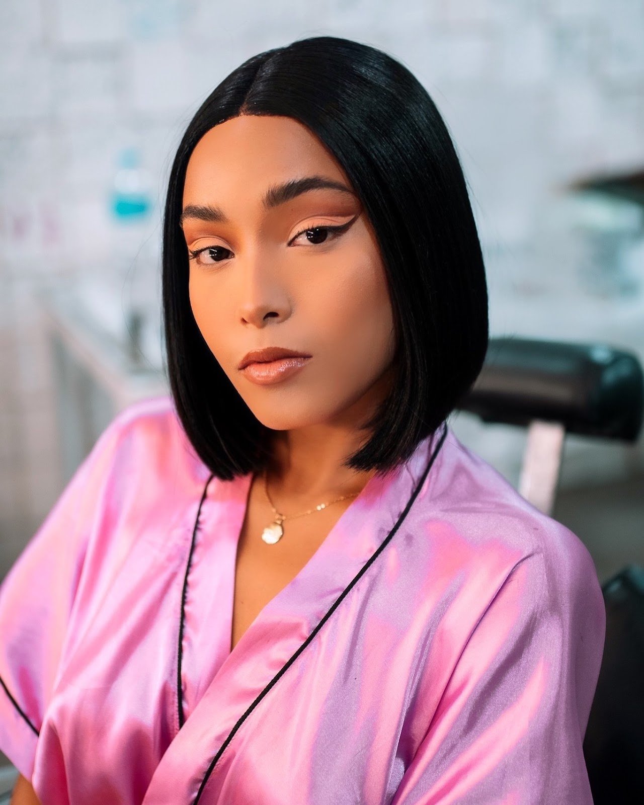 Kloe faz sua estreia como cantora com o clipe “Follow Me”