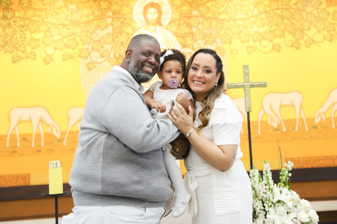 Péricles e Lidiane celebram o batismo de Maria Helena
