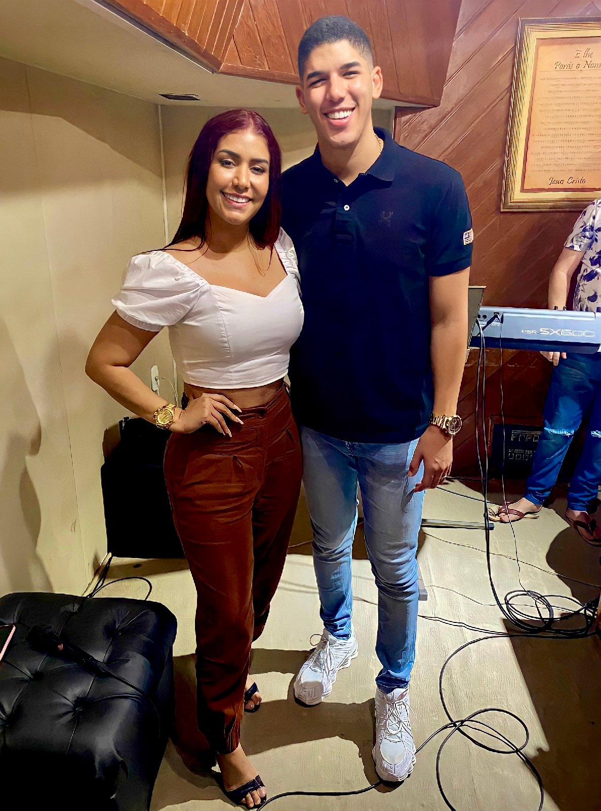 Priscila Senna grava nova música "Alvejante" com participação de Zé Vaqueiro