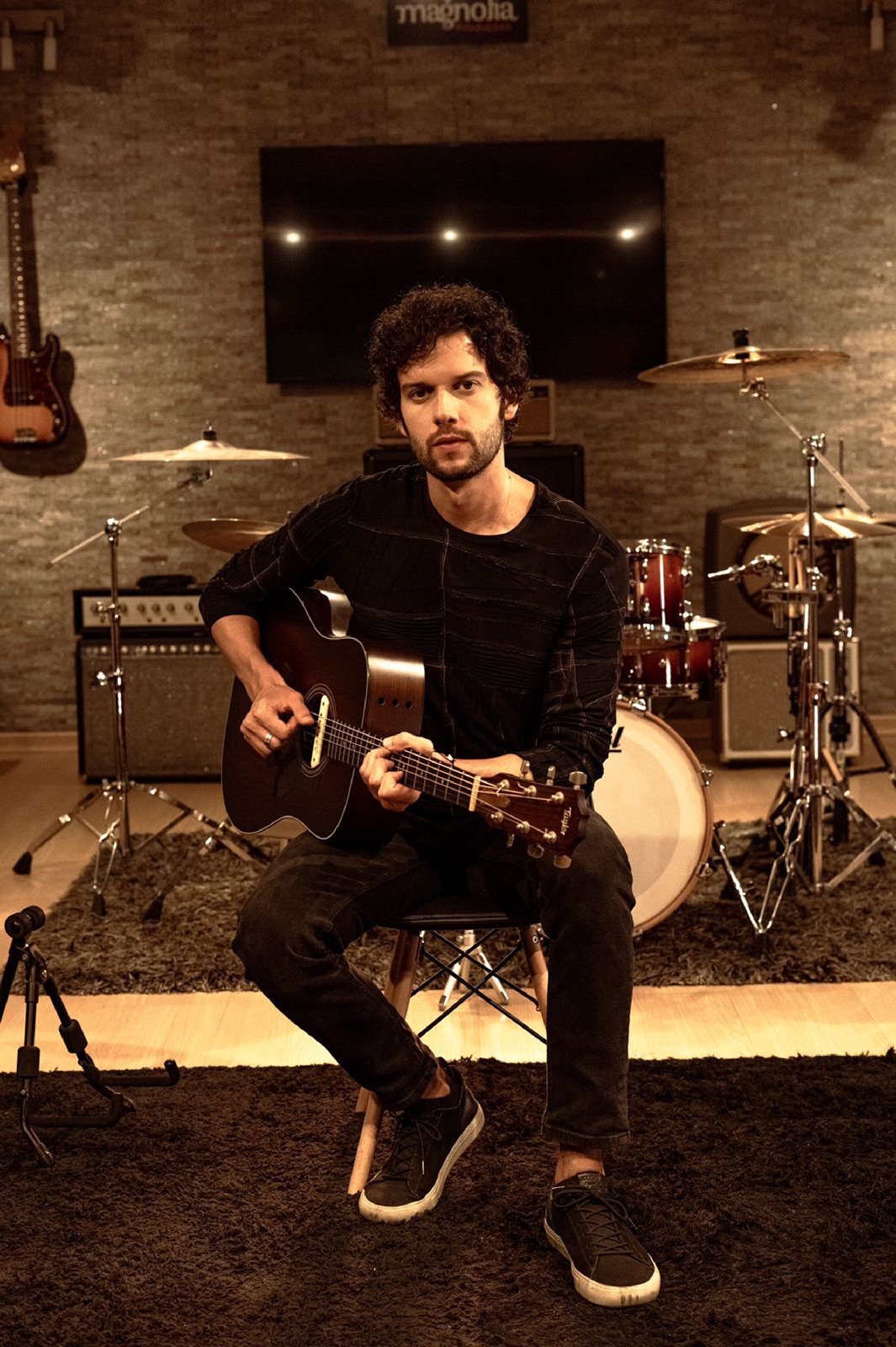 Recém lançado sucesso do cantor Davi Cartaxo, "Distração" ganha versão acústica; assista