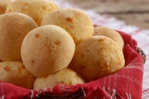 Tirolez ensina duas receitas especiais em homenagem ao Dia do Pão de Queijo