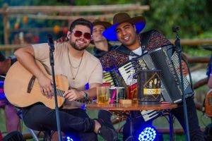 Bruno & Lucas lançam o single "Beija ou Passa" nas plataformas digitais